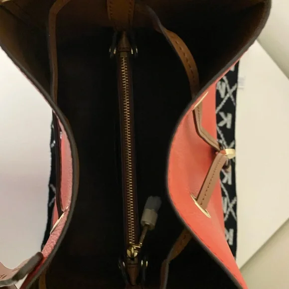 Michael Kors - Mercer Gallery , Coral, brown & cream leather purse - Picture 7 of 10